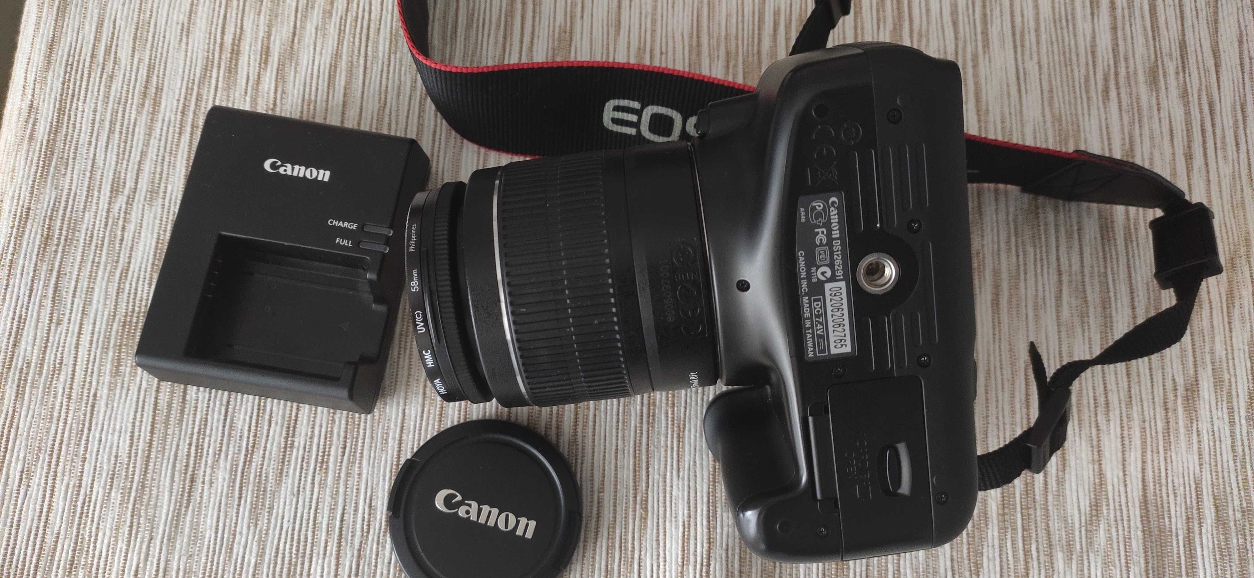 Canon Rebel T3 фотоапарат DSLR + чантичка, карта памет - като нов