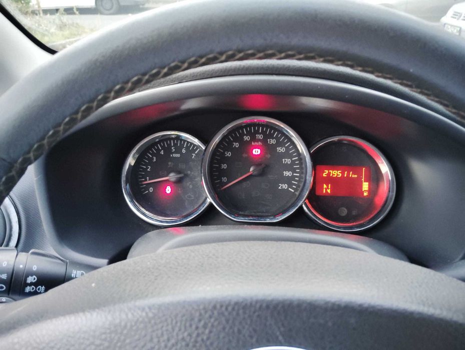 Dacia Sandero Stepway, cu cutie automată, motor 0.9 benzina, 90 CP