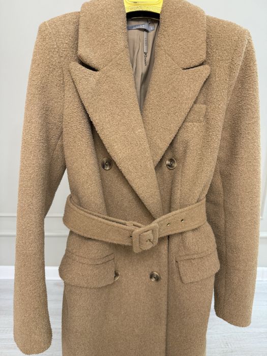 Пальто бежевого цвета 42-44