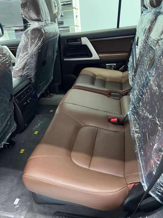Toyota Land Cruiser 200 V6