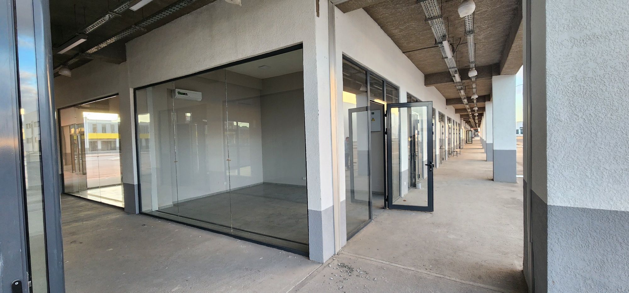 Do'kon, ofis yoki sqlad uchun mo'ljallangan bino 25kv A2-blok