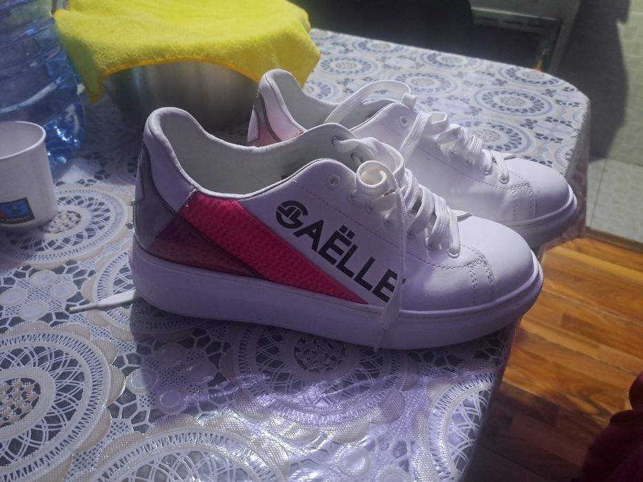 Vand adidasi piele.originali GAELLE  nr.40