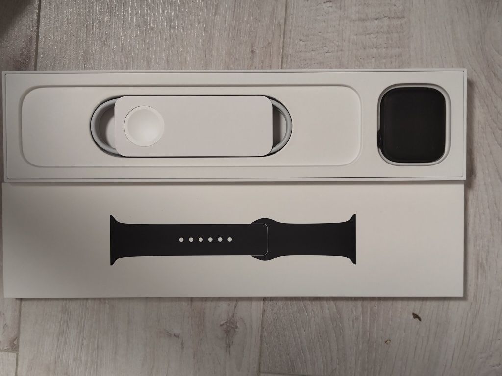 Vând Apple Watch Series 8