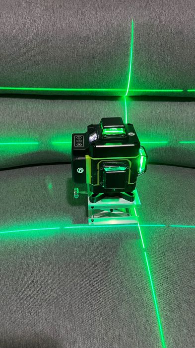 Лазерен нивелир Hilda 4D 16 линии със дистанционно