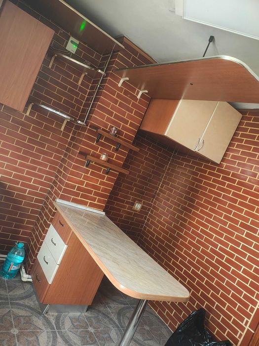 Vand ap 4 camere in spate la spicu