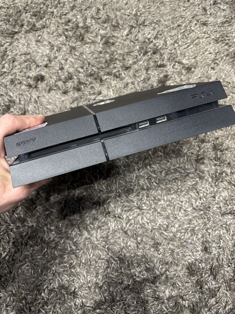 Продам PS 4  fat с дисками