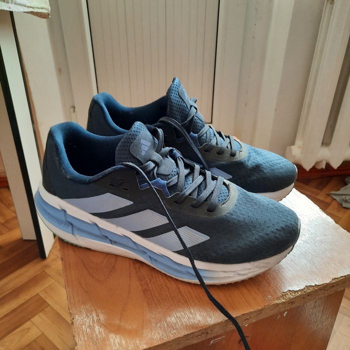 Продам кроссовки Adistar