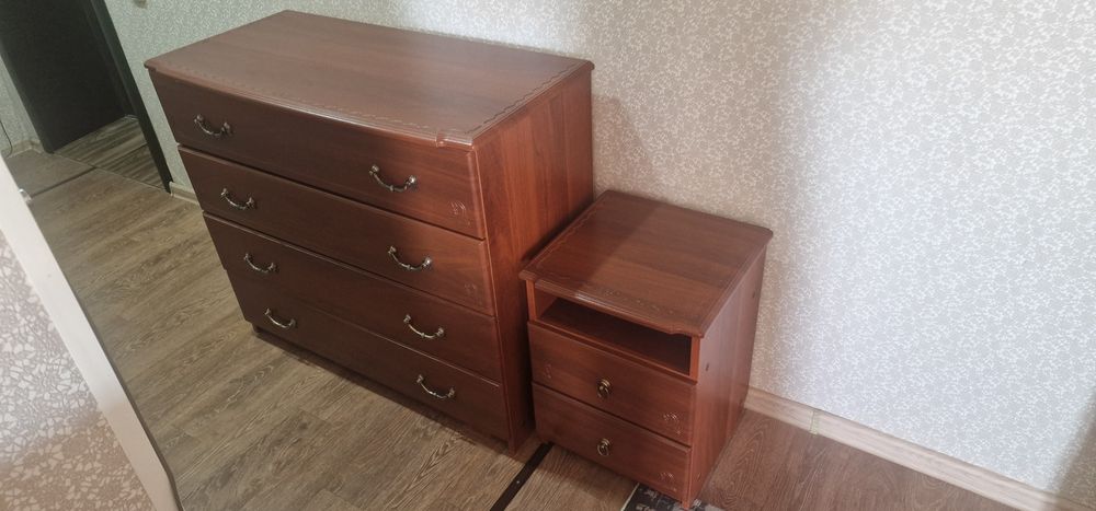 Продам комод вместе с тумбой