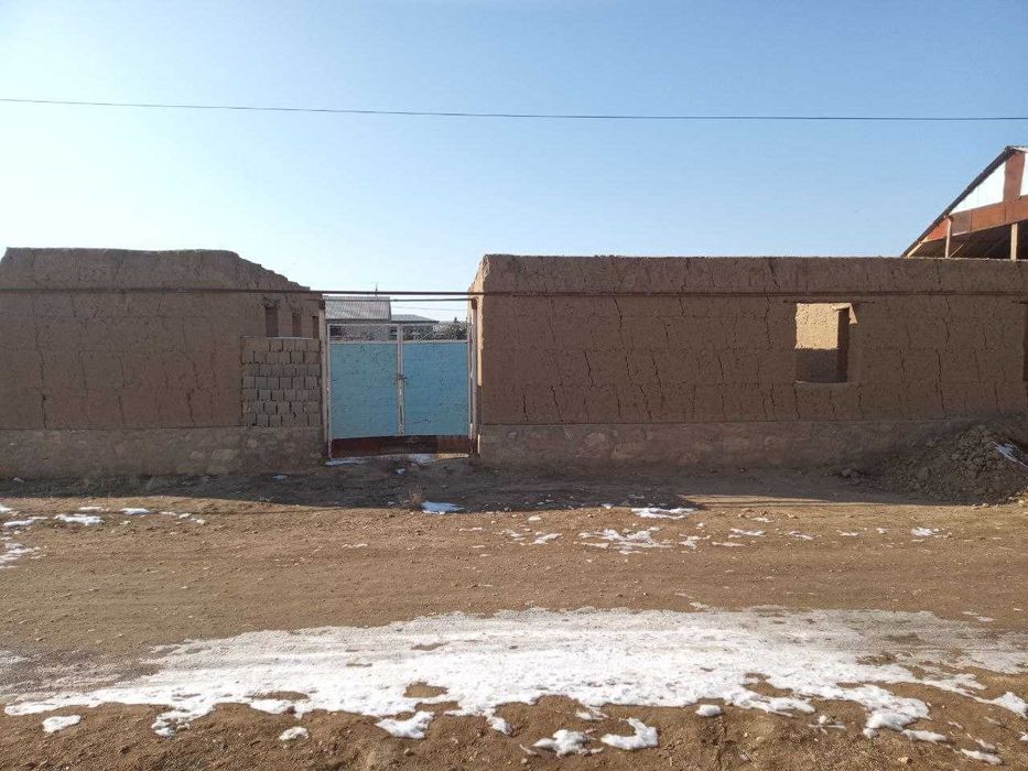 Hovli sotiladi srochna