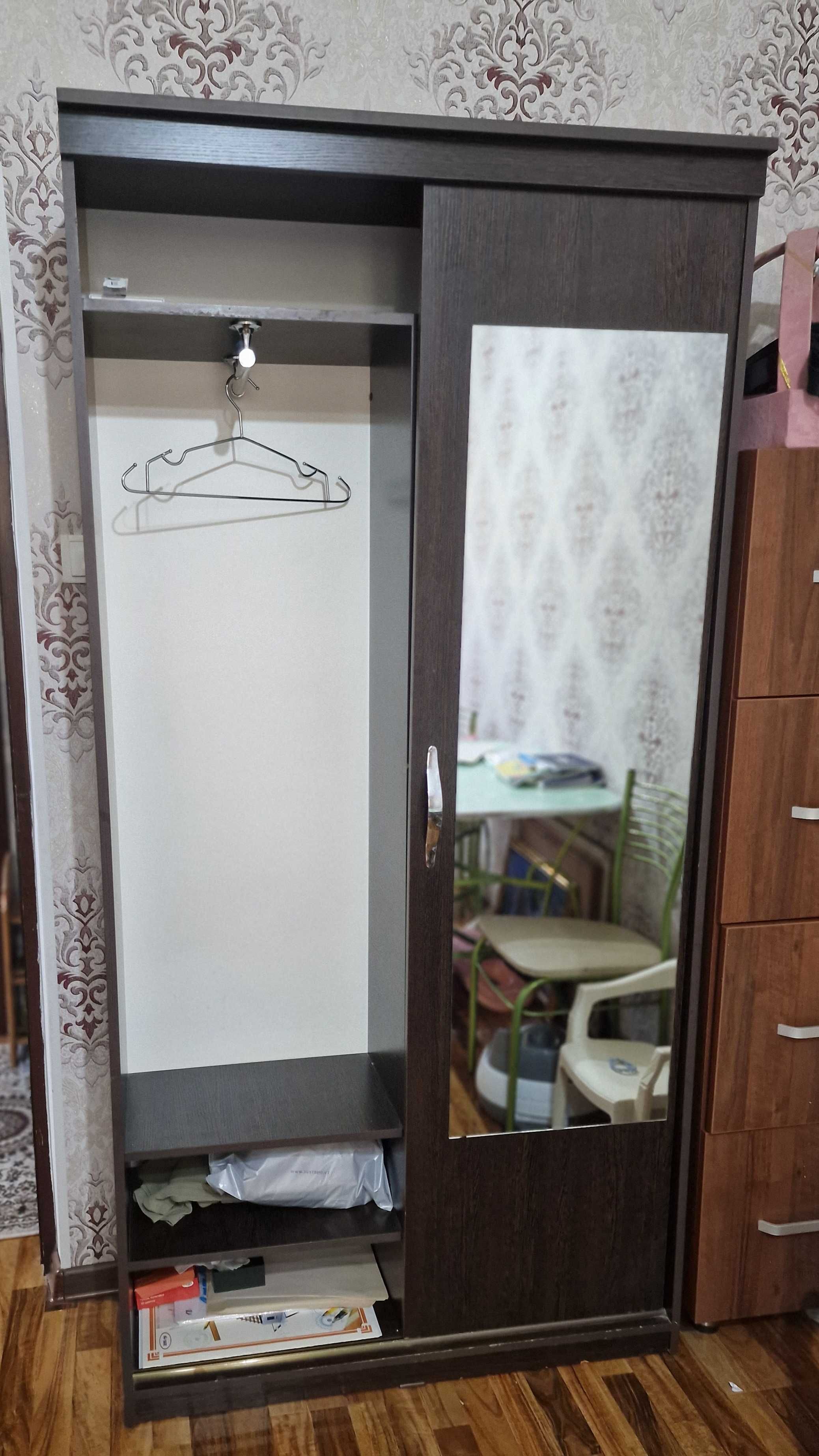 Отличный шкаф б/у