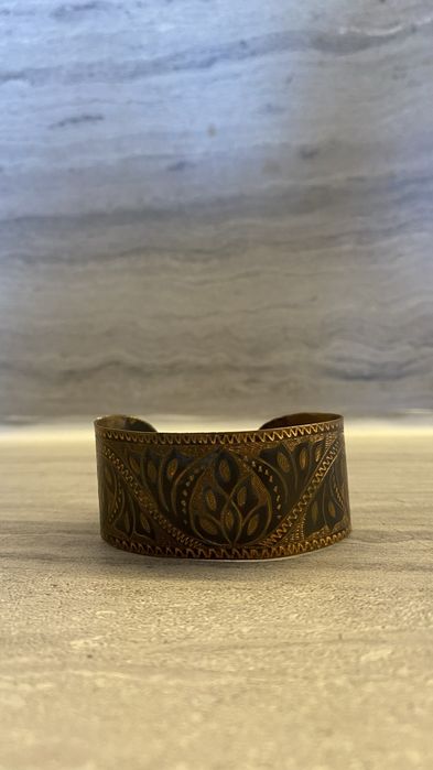 Антиквариат, Широкий медный браслет-манжета с гравировкой “Лист”