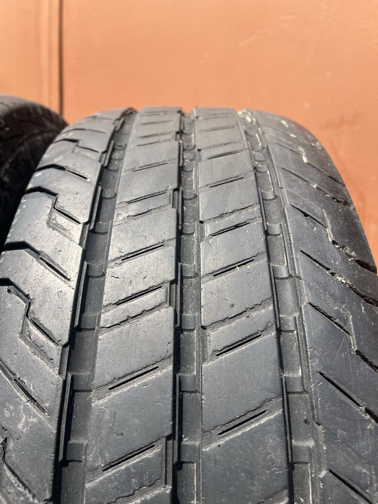 2 бр. гуми за бус 235/65/16C Continental DOT 4317 7 mm
