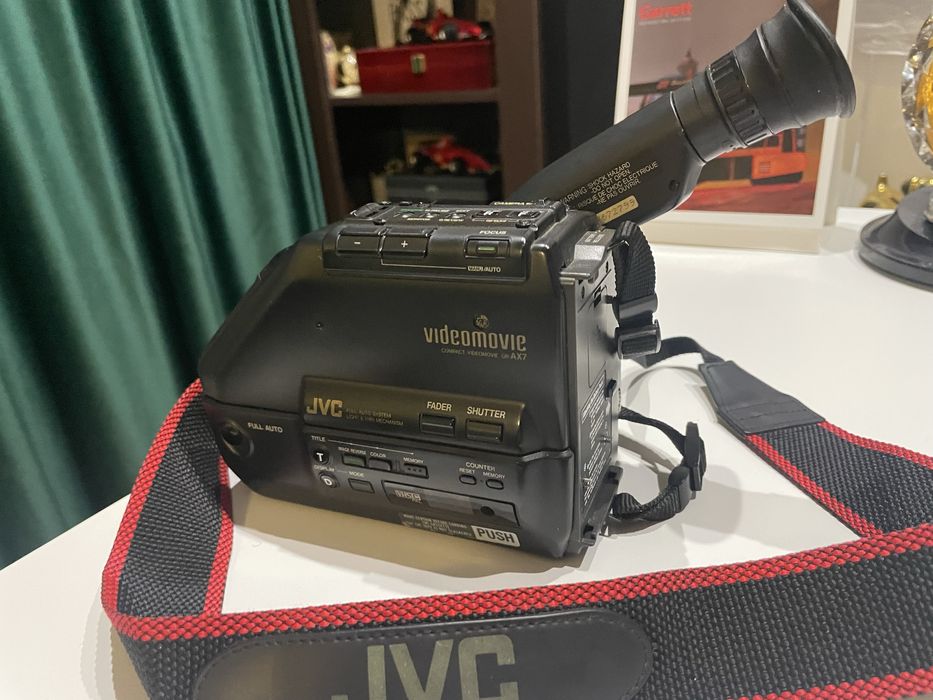 Cameră video JVC GR-AX7