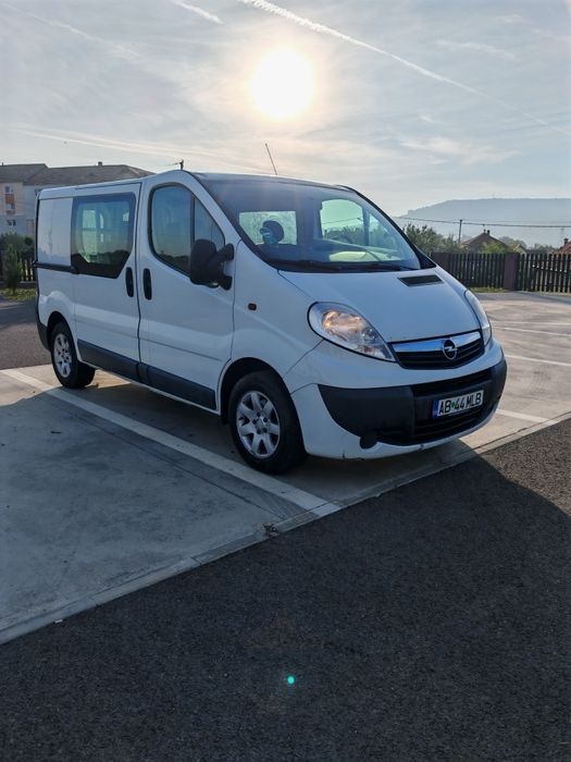 Vând Opel Vivaro 2.5 CDTI 150 CP