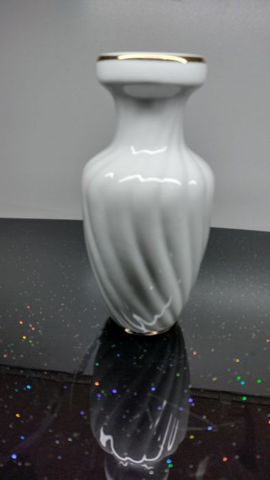 Ваза с декор син лук, без маркировка. Шарка едностранно, релеф и злато