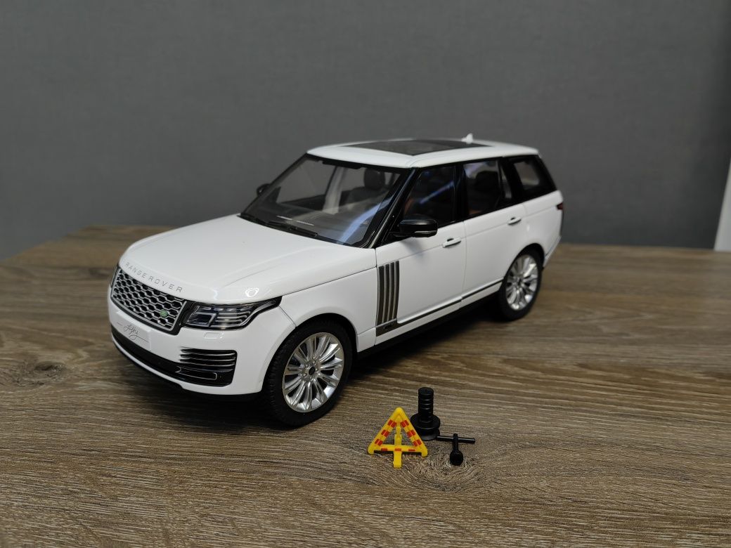 Модель автомобиля Range Rover 1:18