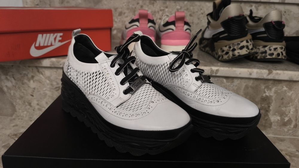 Mona Lisa white and black