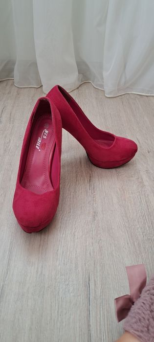 Циклаюени обувки с ток