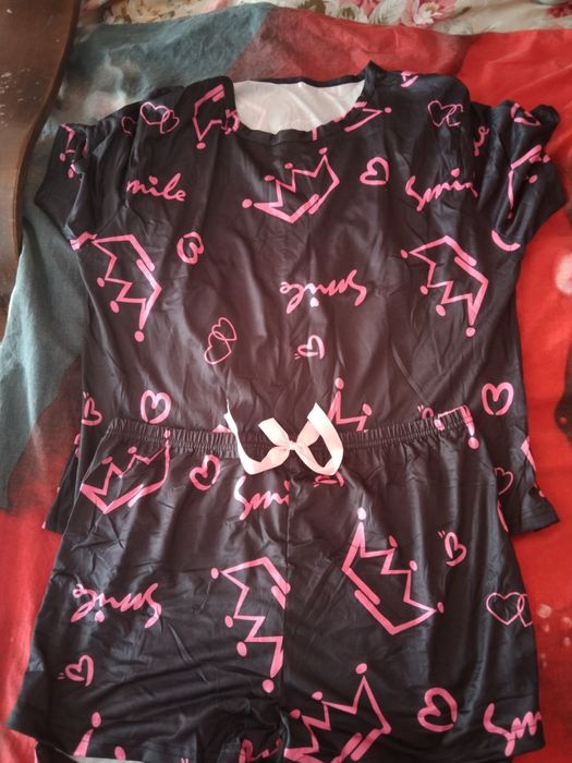 Пижама ,очень хороший материал  и майки женские