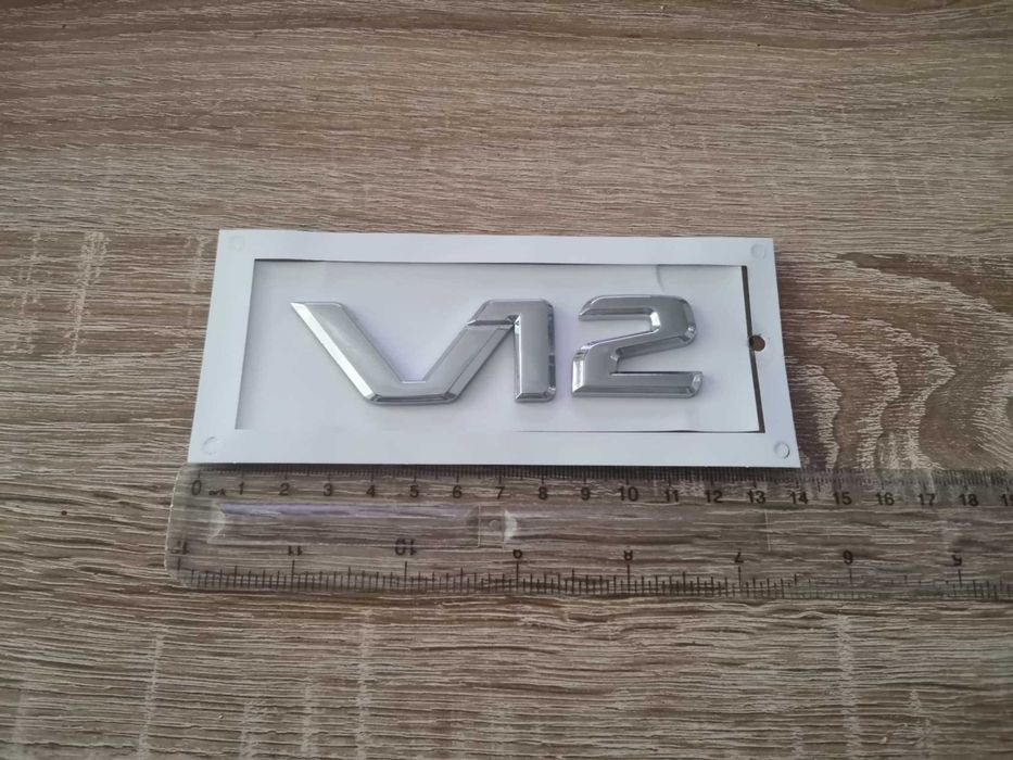 сребриста емблема Mercedes V12 стар фонт