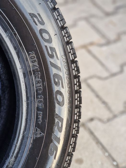 205 60 16 Pirelli 2бр.