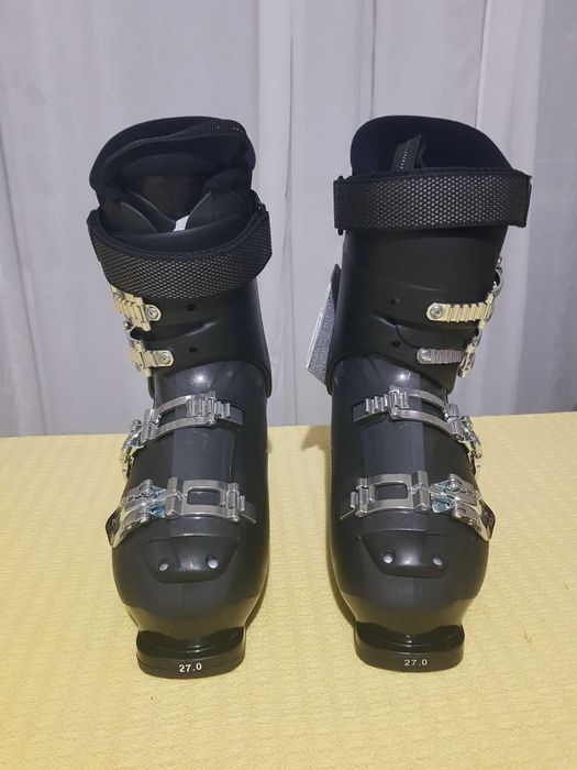 Чисто нови ски обувки