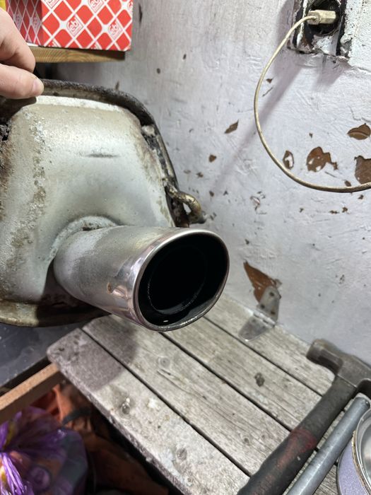 Задно, крайно-гърне за Subaru