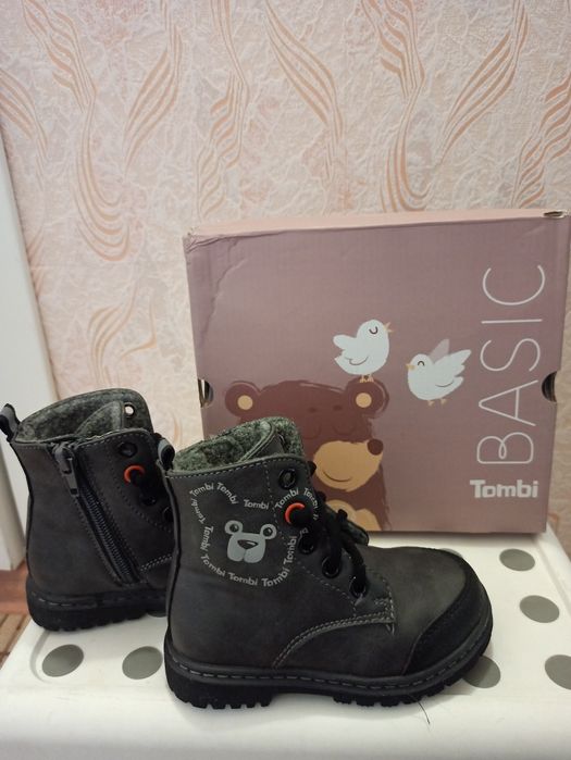 Продам детские демисезонные ботинки и сандалии в д/сад 15 см по стельк