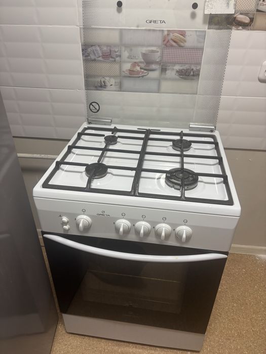 Продам газовую плиту с вытяжкой