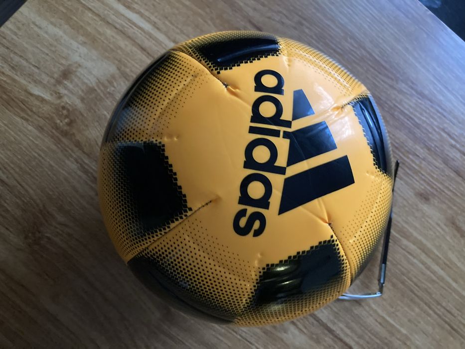Оригинална футболна топка Adidas