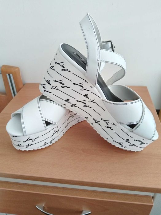 Бели сандали на платформа Liu jo