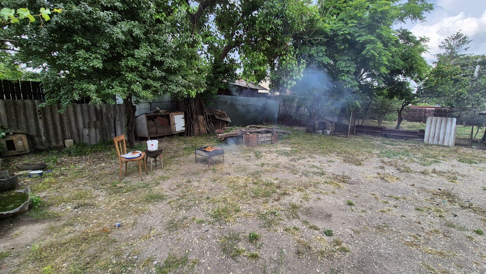 Vând casă + teren 1200mp