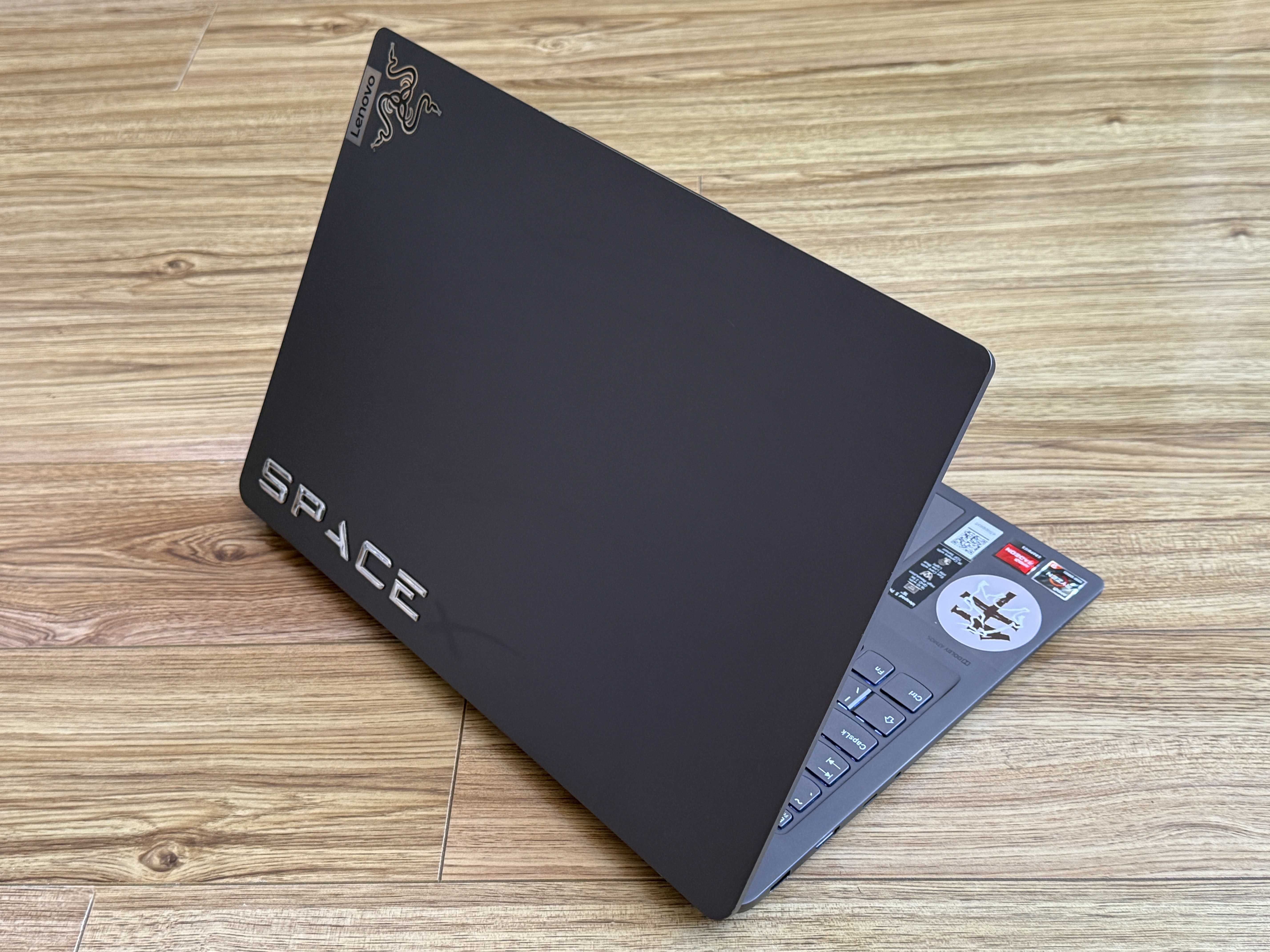 16`Lenovo Creator`Ryzen 9-5900HX/RTX 3050/32GB RAM/1TB SSD/2560x1600
