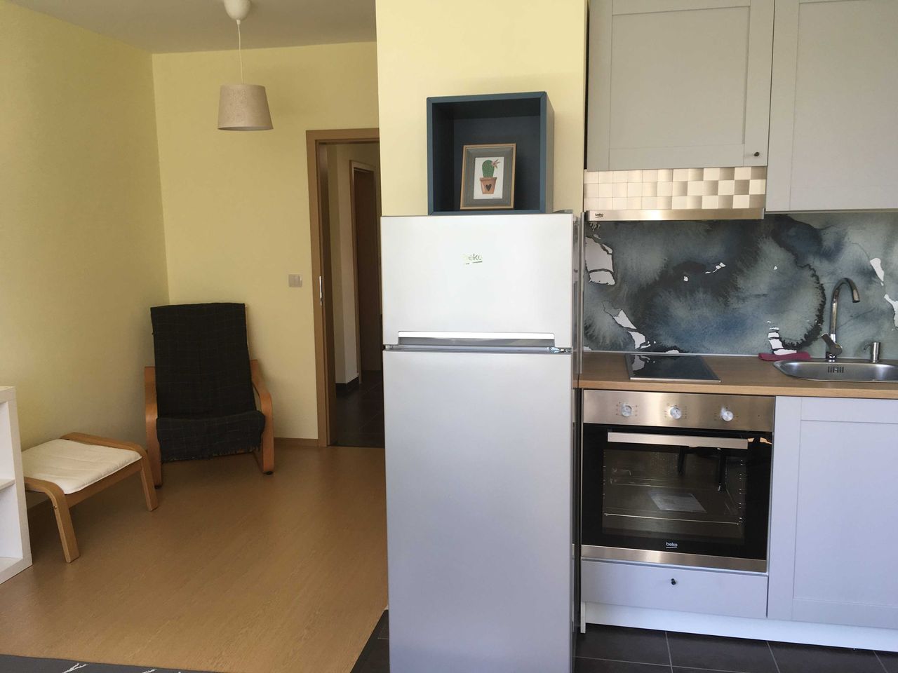Дава се под наем Двустаен апартамент в Русе, Център - 69 кв.м за 346.8 € - Снимка #2