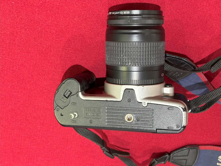 Aparat foto SLR film 35mm Canon eos500n, obiectiv 28-80mm