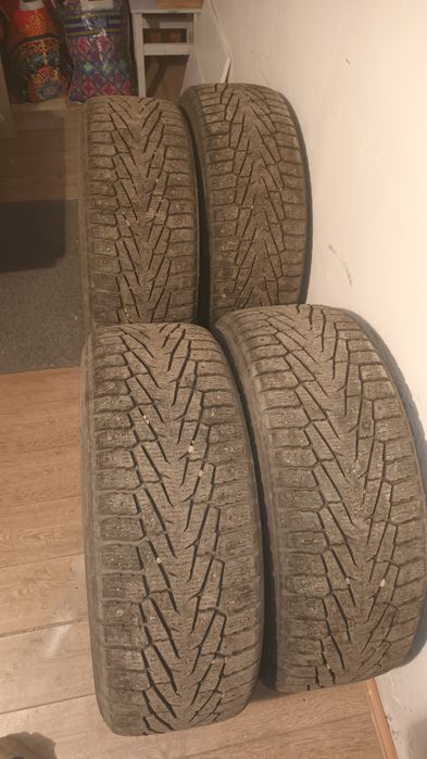 Зимнее шины на Прадо 4шт