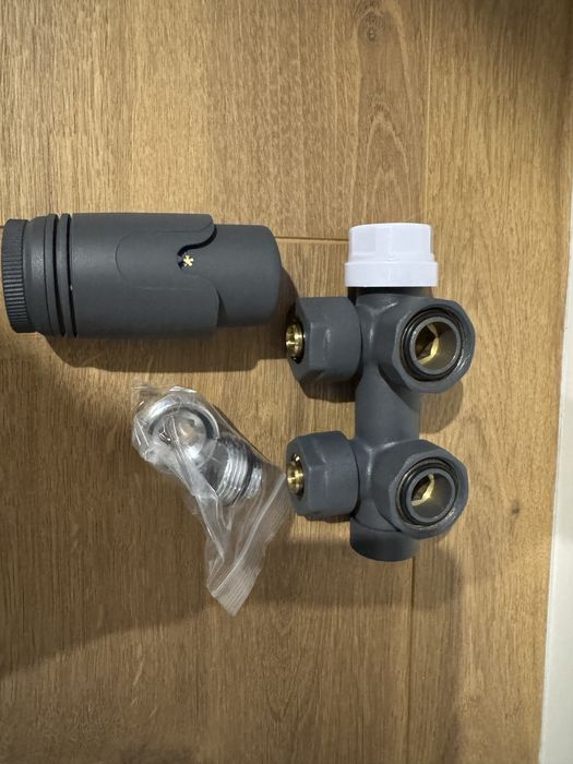 Set robinet nou, cap termostatic cu ventil, tur-retur