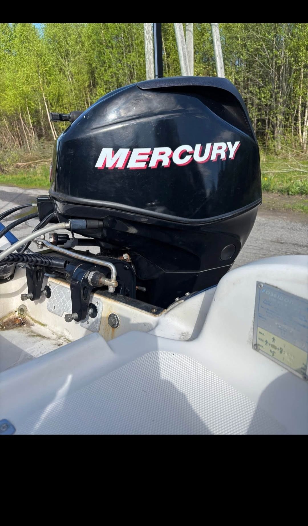 Vand barca  cu motor mercury 30cai 4 timpi