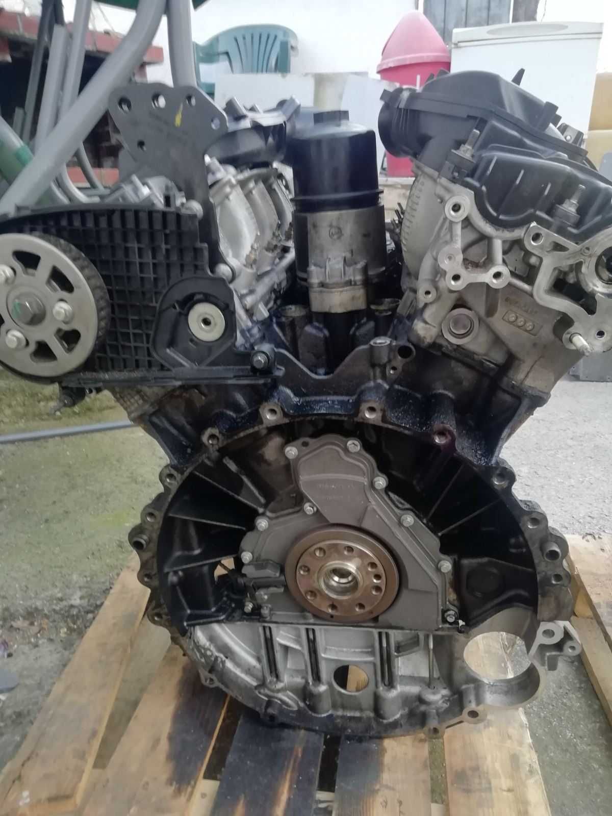 Двигател на части 3.0 tdv6 от Land Rover Discovery 4