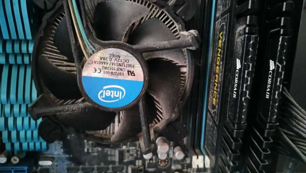 Компютърна конфигурация с i5-2320 / 8 GB / 240 GB SSD + 1500 GB HDD