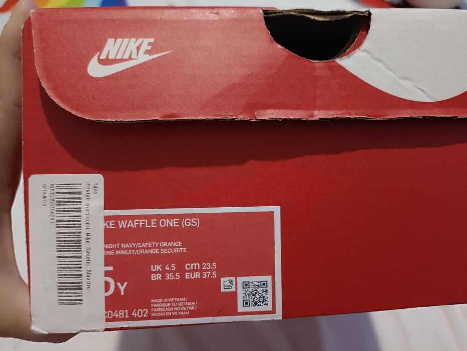 Adidași Nike ca noi