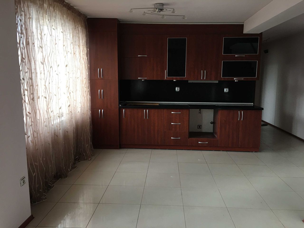 Продава се Мезонет в Варна, Център - 152 кв.м за 1208 €/кв.м - Снимка #2