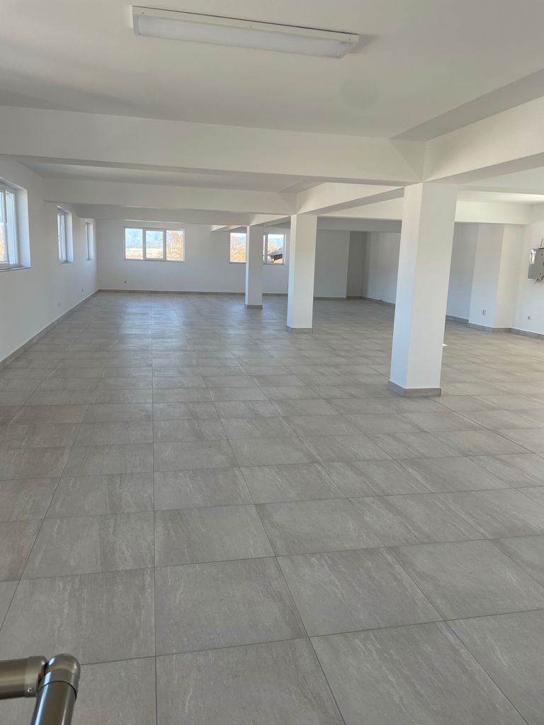 Дава се под наем Магазин в Разлог - 450 кв.м за 62962.56 € - Снимка #7