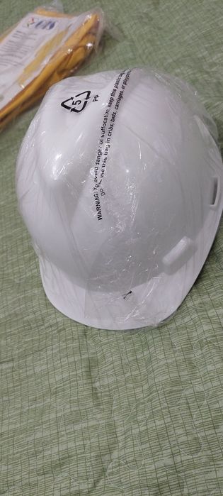 Продас каску белую