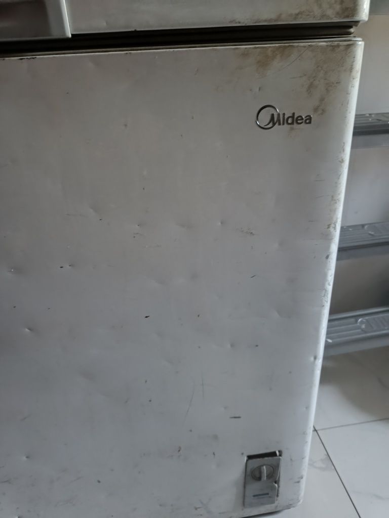 Морозильник  Midea
