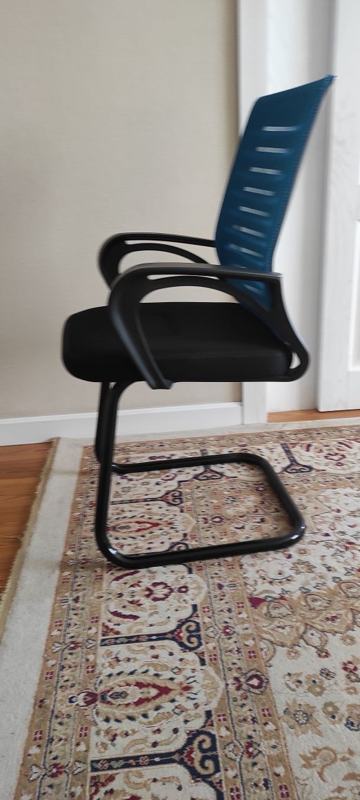 Кресла и стулья офисные, или для дома