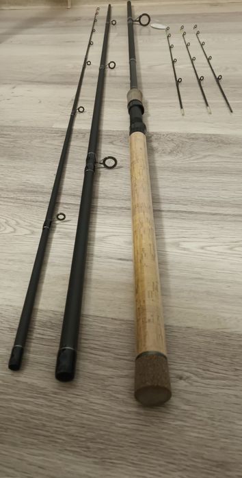 De vanzare 4 lansete feeder saimino