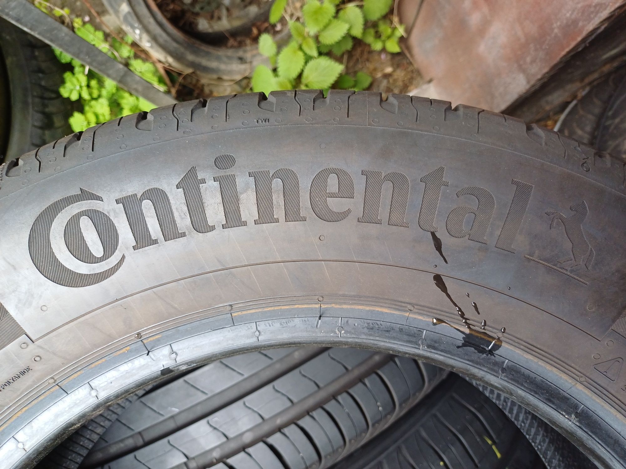 Vand 4 anvelope de vara 195 65 r15 CONTINENTAL si HANKOOK foarte bune