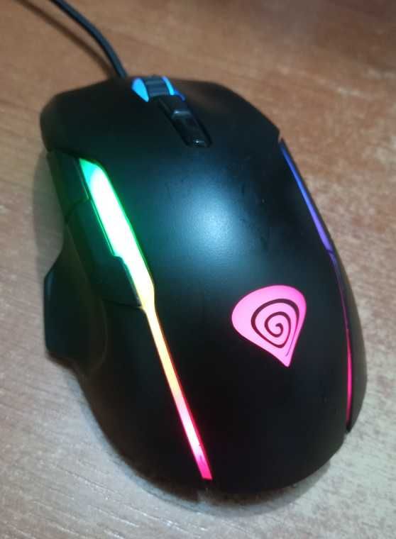 Vand Mouse Gaming Genesis Xenon 220  cu fir mufa USB si Iluminare RGB