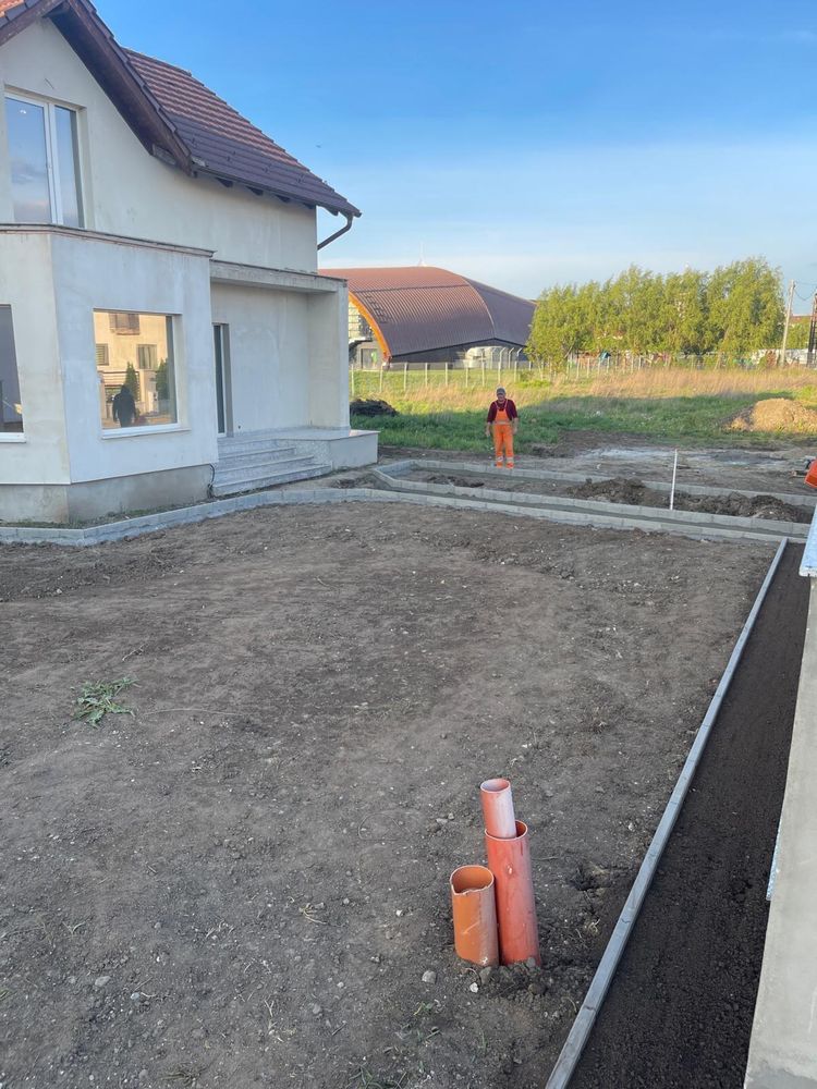 Vand casa cu etaj